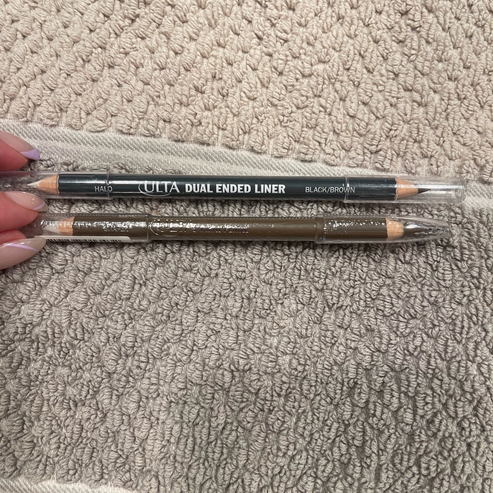 Dual ended eye liner pencil with brown brow pencil